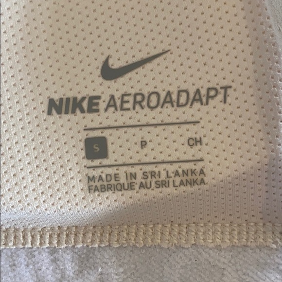 Nike Pro Aeroadapt sport bra - Picture 3 of 3